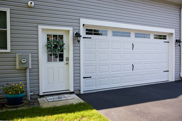 24/7 Emergency Garage Door Panel Replacement experts in Hebron, IL